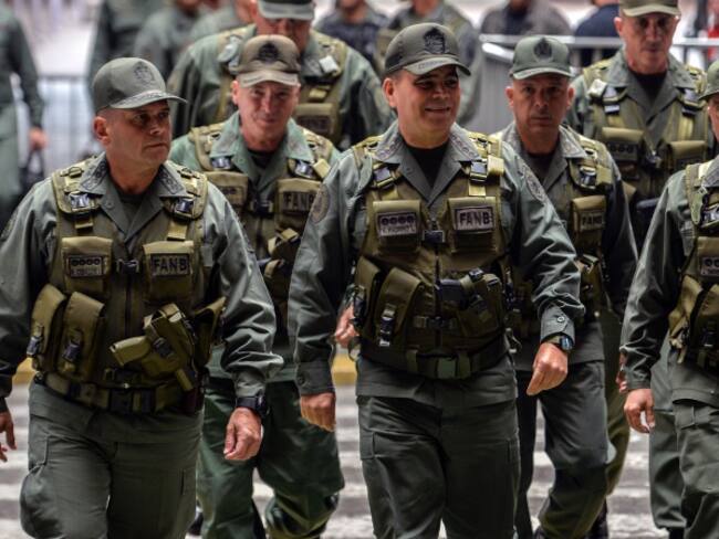 Gobierno de Venezuela ascendió a 16.900 militares por su “lealtad”