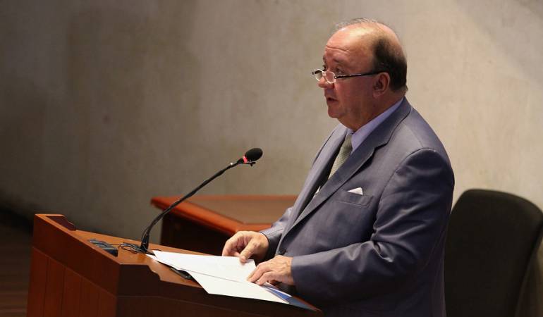 Luis Carlos Villegas ministro de Defensa