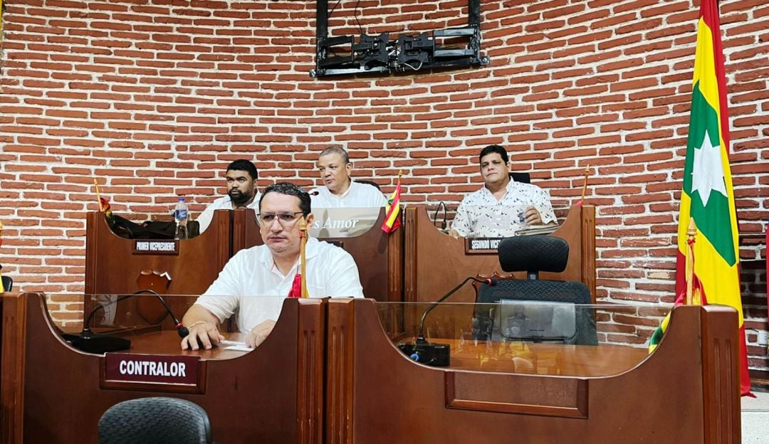 Se trata de Miguel Martínez Coronado quien se desempeñaba como secretario general de ese ente de control