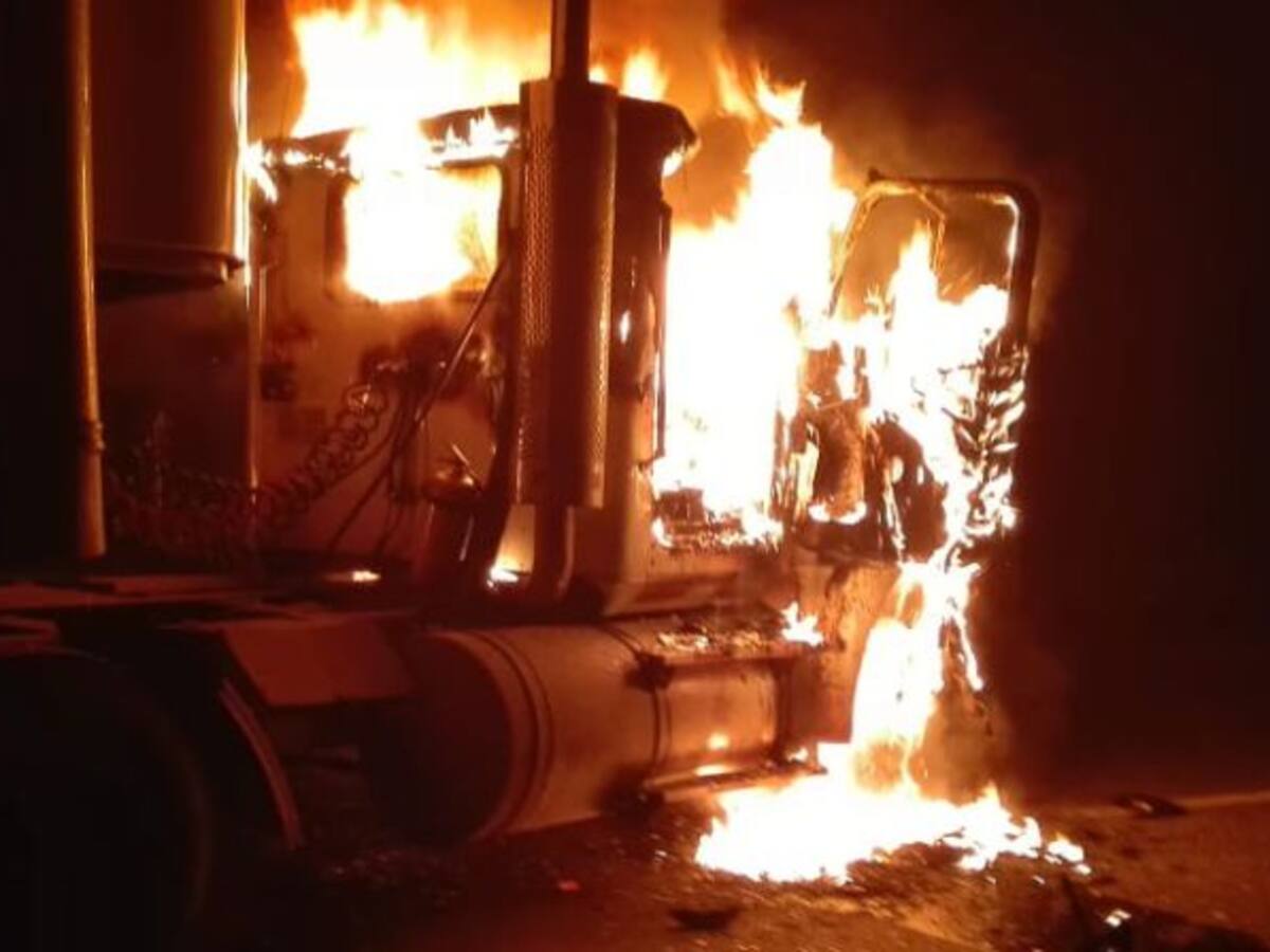 Una mujer herida y vehículos incinerados deja ataque del ELN en el Cesar