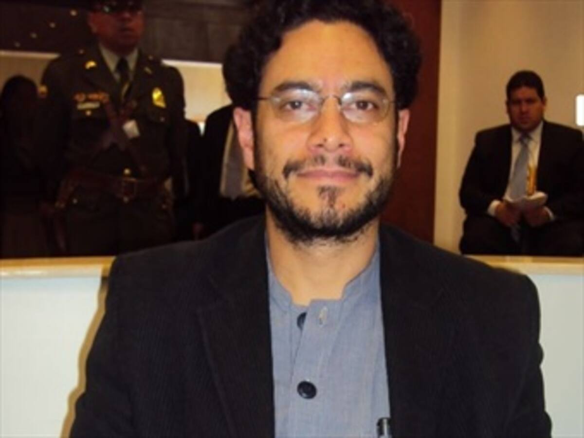 Senador Iván Cepeda propone debate sobre ataques al proceso de paz