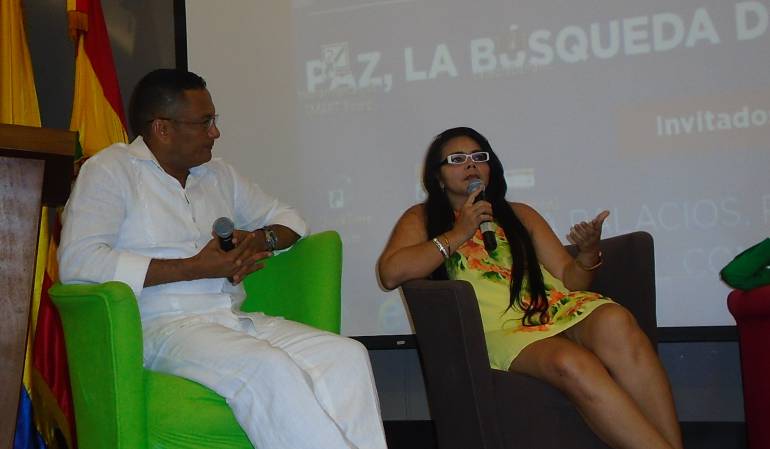 'Juancho Dique' junto a Luisa Canabal, perseguida y extorsionada por las AUC.