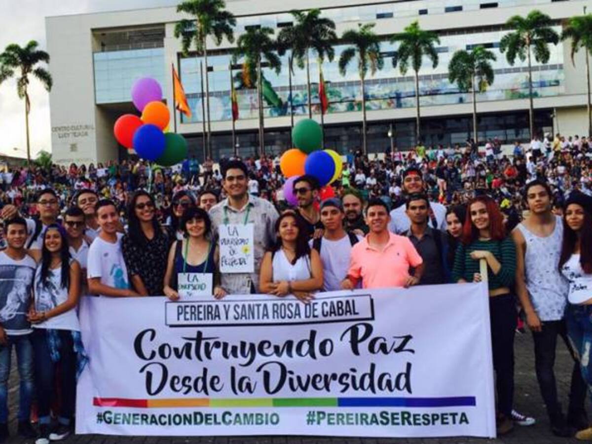 Participación masiva en la Marcha del Orgullo Gay