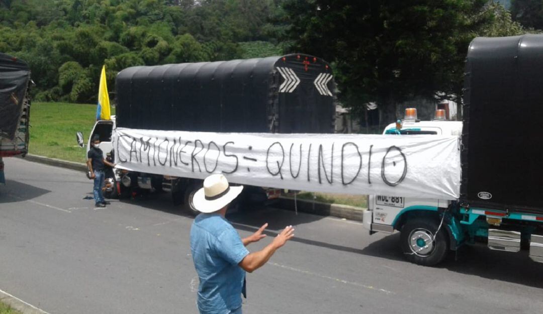 Un grupo de camioneros adelantó plan tortuga en el sector de Versalles en Calarcá, Quindío