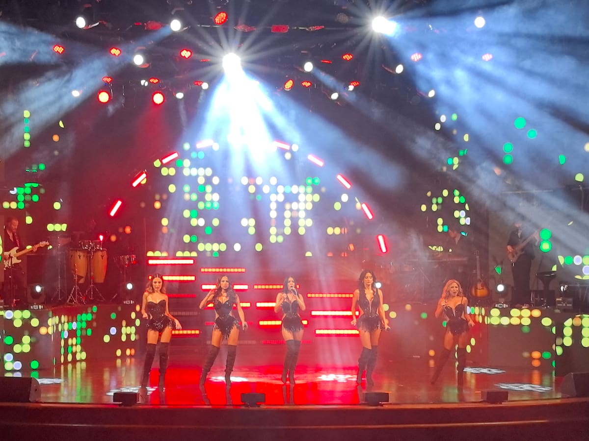 Mujeres a la Plancha llega “Con el corazón de mil colores”