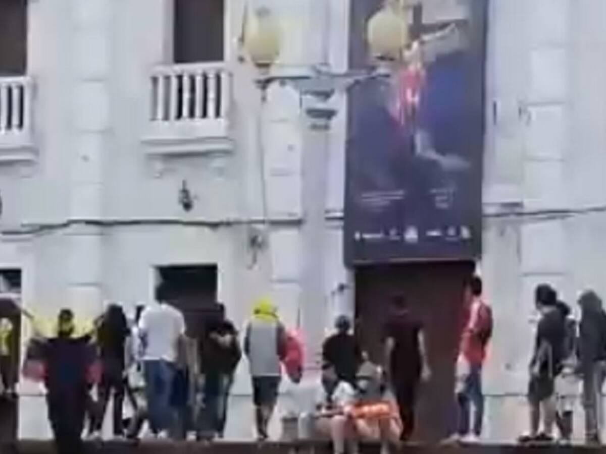 VIDEO: Vandalizaron la Alcaldía de Piedecuesta