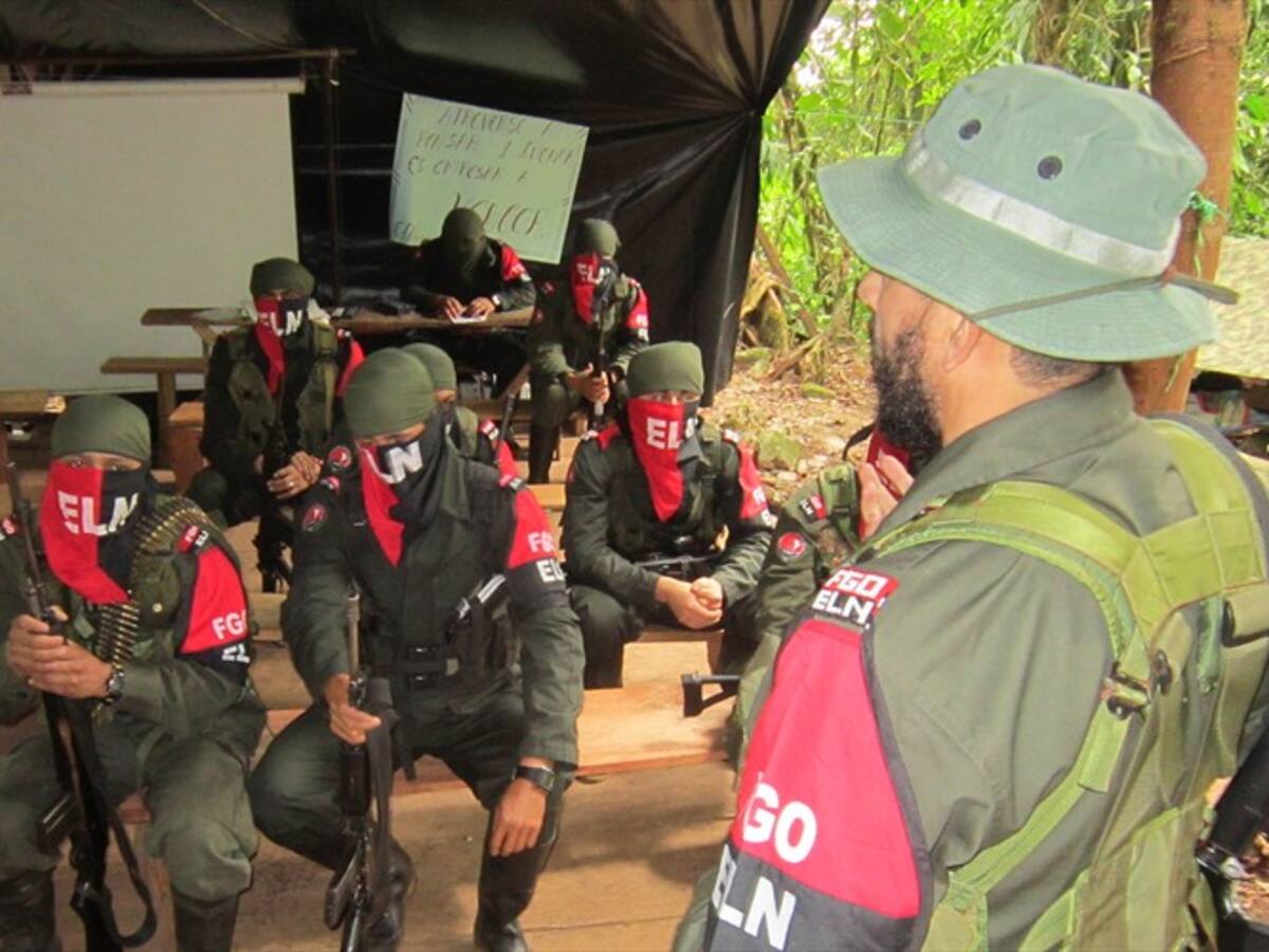 El Eln habría incinerado una tractomula en Antioquia