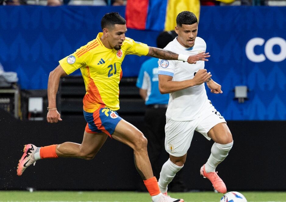 Maximiliano Araujo frente Colombia por Copa América. (Photo by Steve Limentani/ISI Photos/Getty Images)