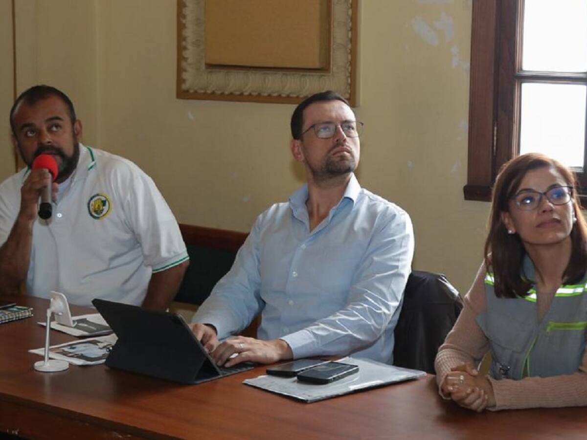 16 son los niños que han evacuado el área de influencia del Volcán del Ruiz, en Caldas