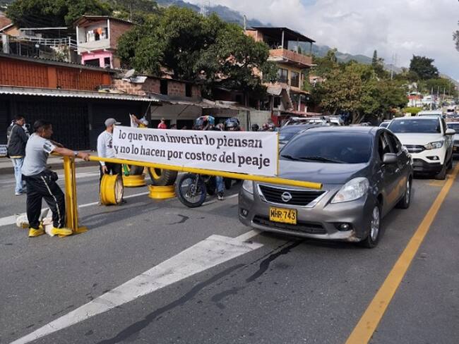Protesta contra peaje trapiche de Barbosa, Antioquia - foto Guillermo Naranjo
