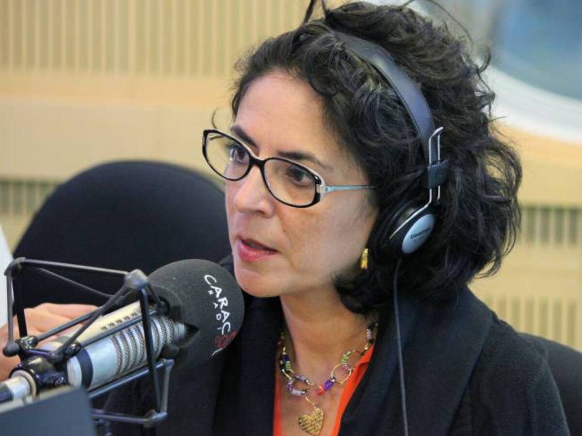 Hay que pensar en los hijos biológicos que se están quedando por fuera: Laura León