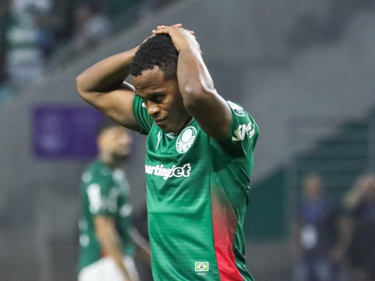 Video: Jhon Arias, entre los abrazos con sus excompañeros y los insultos de la afición de Fluminense