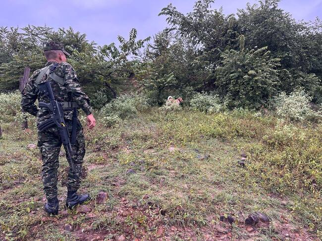 Fueron obligados por disidentes de las Farc a bloquear el paso de las tropas.Foto Redes Sociales.