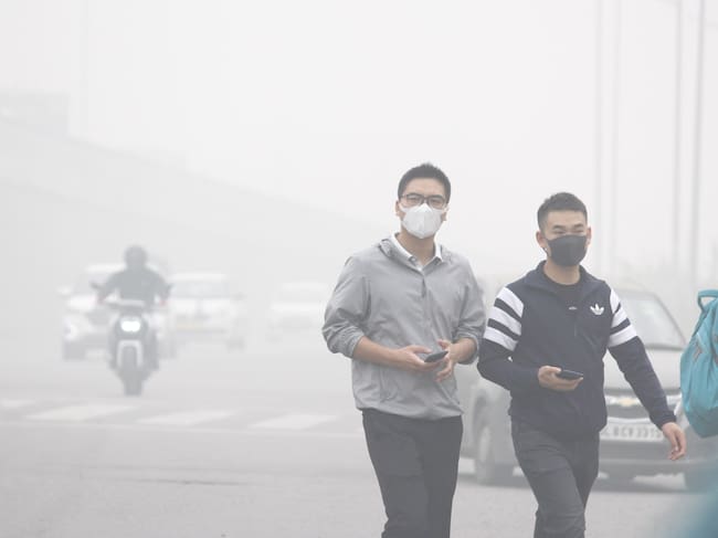 Uso de tapabocas en Gurugram, India, por el aumento de polución.
(Foto: Yogendra Kumar/Hindustan Times via Getty Images)