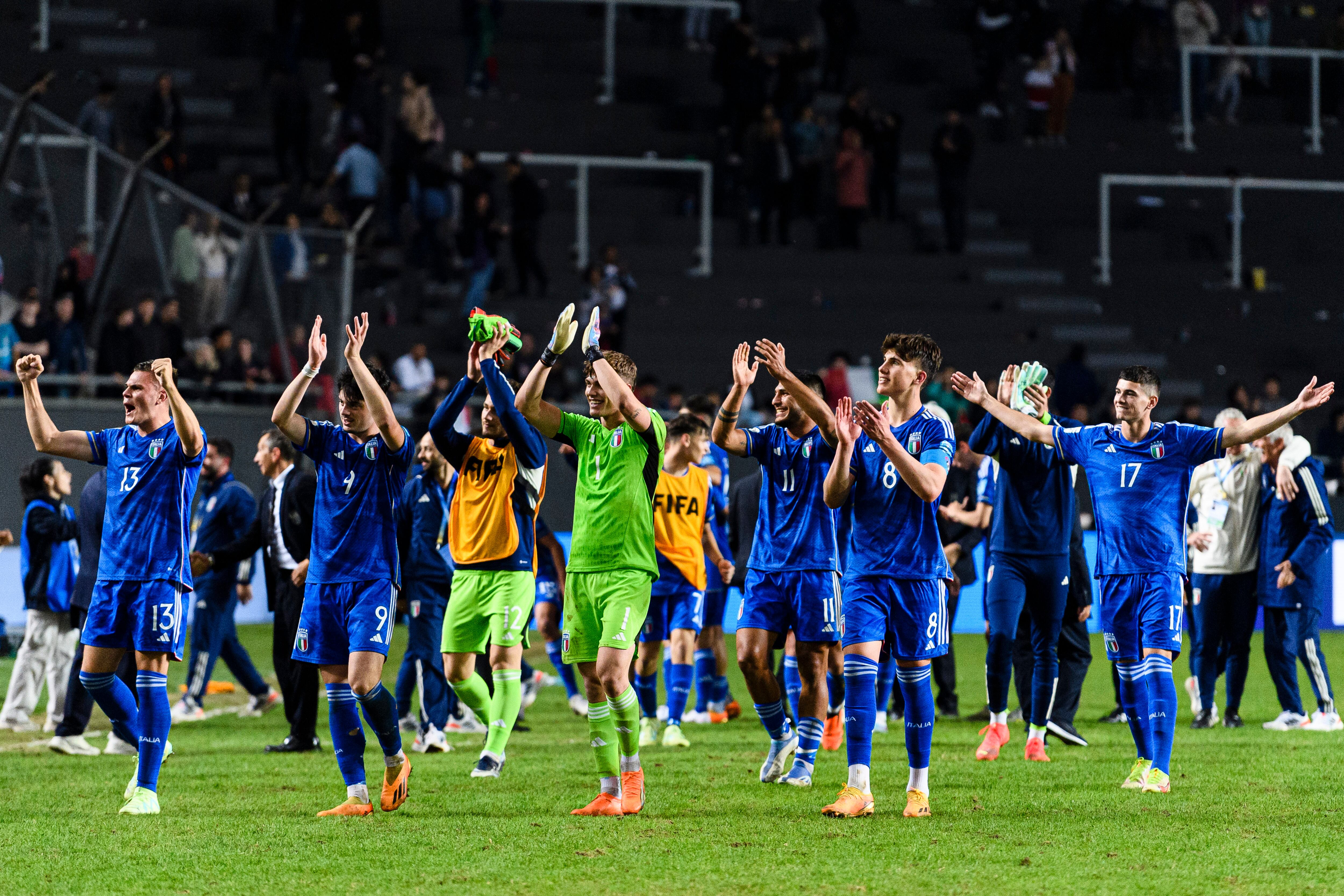 Los jugadores de Italia festejan la clasificación a la final. (Photo by Marcio Machado/Eurasia Sport Images/Getty Images)