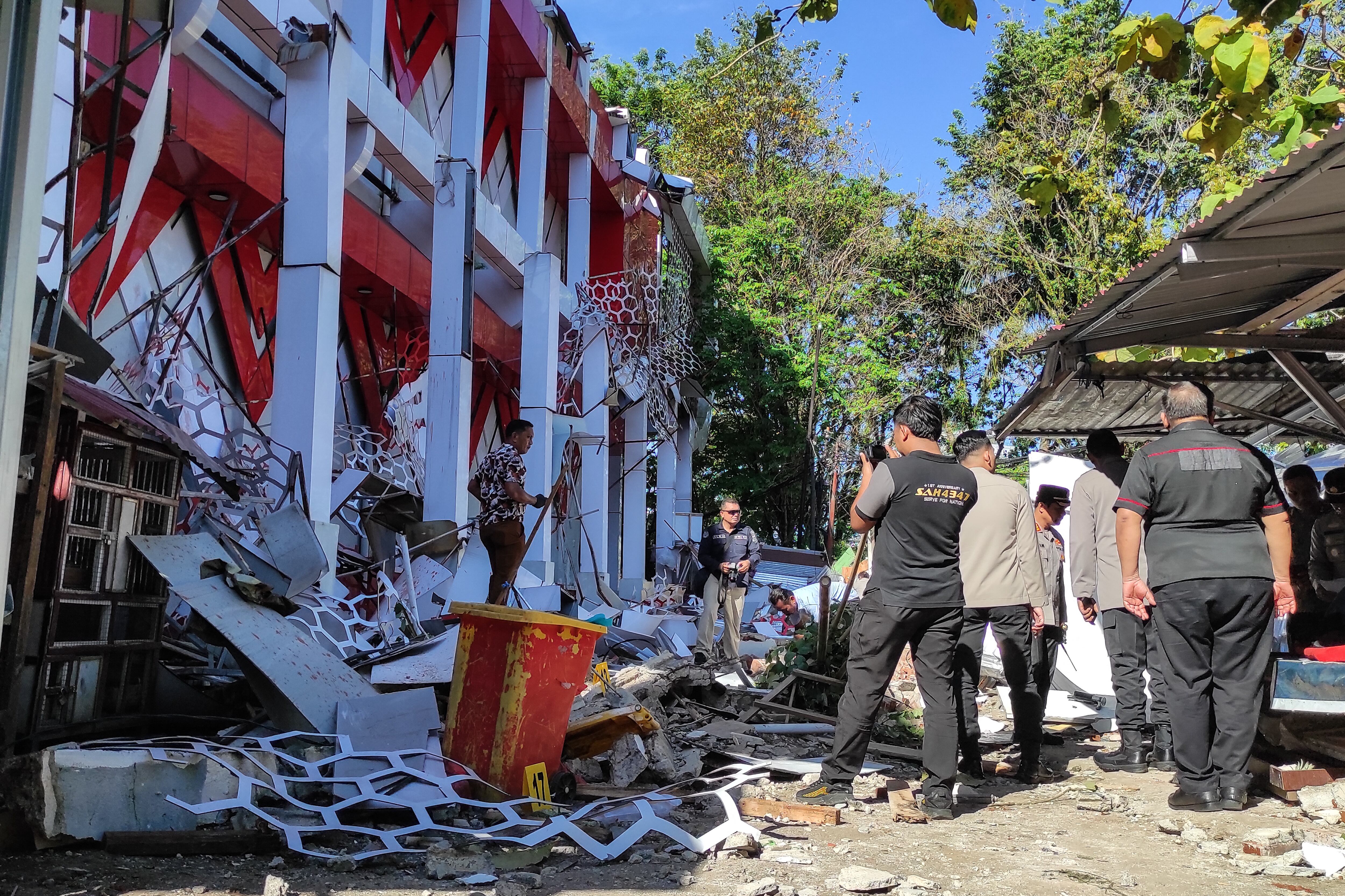 Estragos del terremoto en Indonesia. (Photo by Tonny Rarung / AFP)