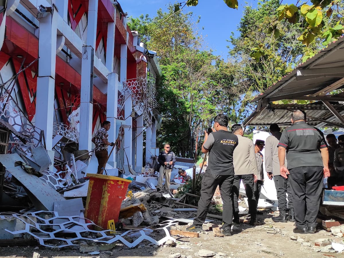 Video: Impactantes imágenes del terremoto de 7.4 en Indonesia
