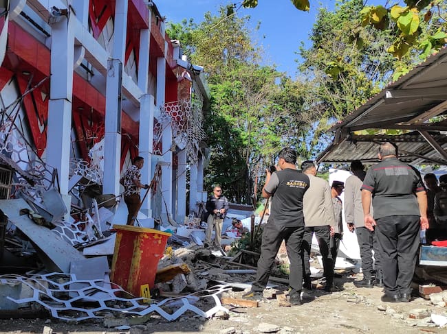 Estragos del terremoto en Indonesia. (Photo by Tonny Rarung / AFP)
