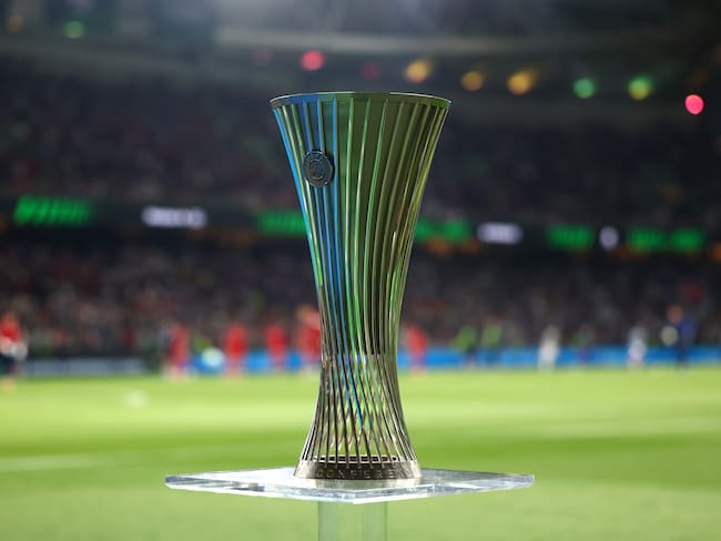 Trofeo de UEFA Europa Conference League/Getty Images.