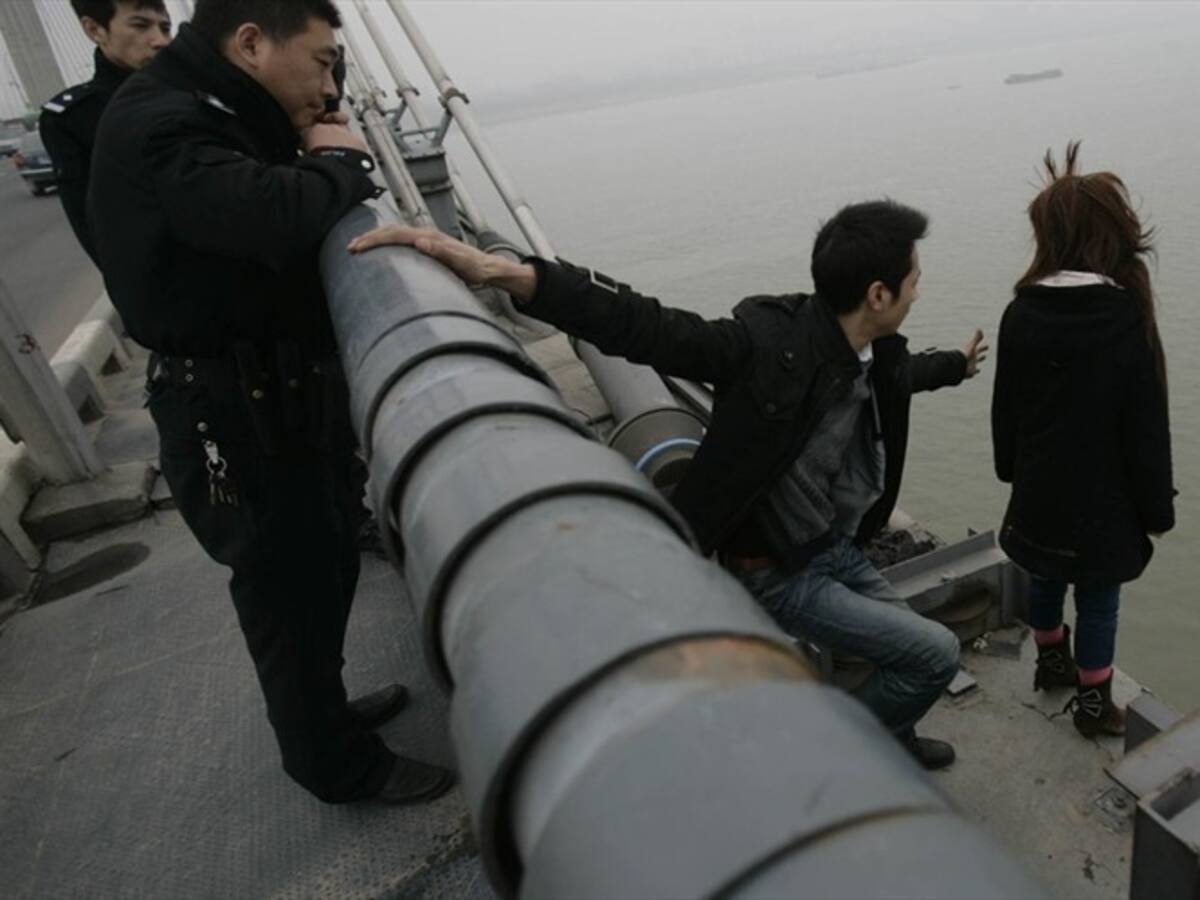 Mujer se lanzó con su hijo de 8 años desde un puente en Ibagué