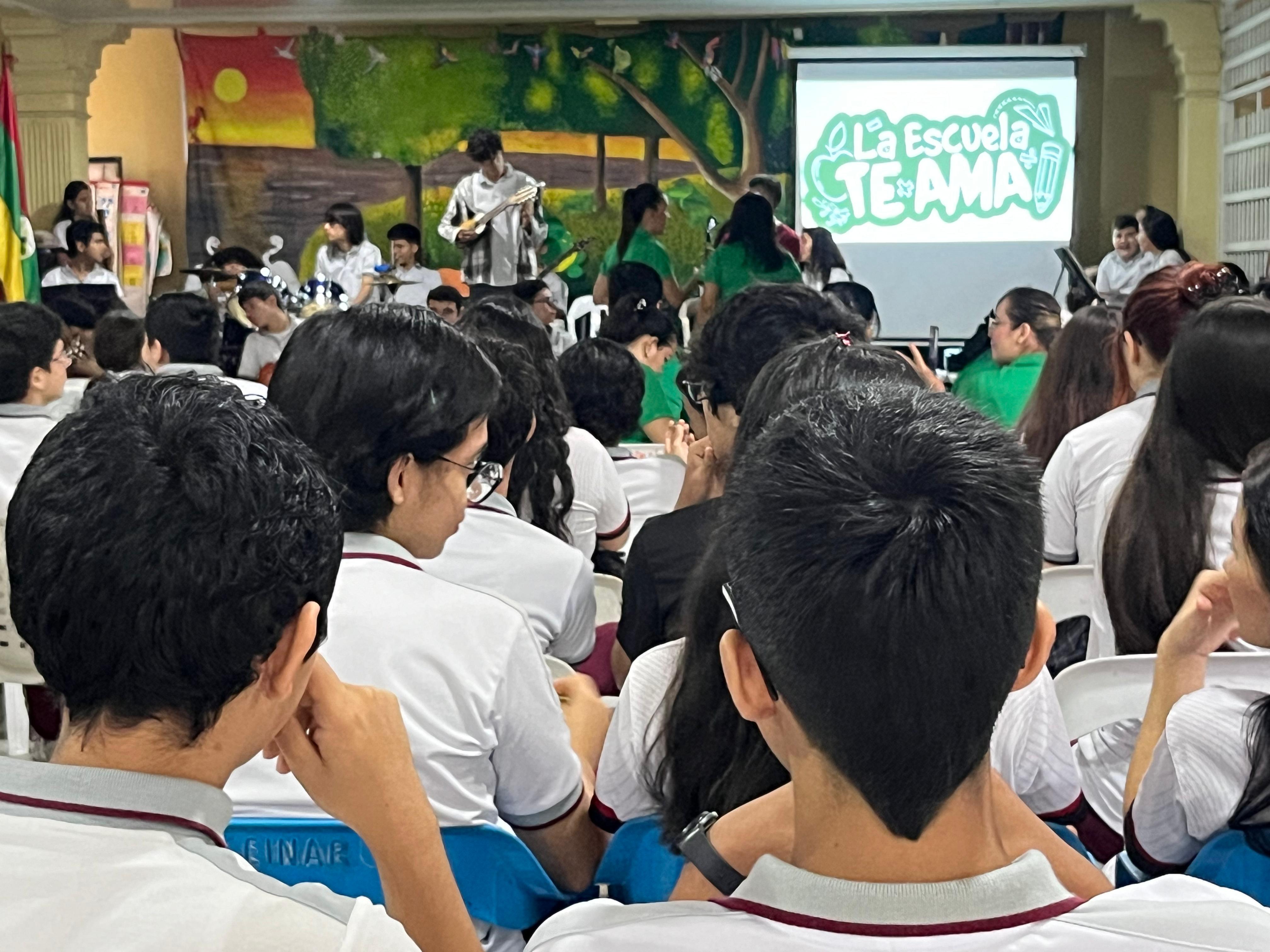 La idea de la estrategia es disminuir cualquier tipo de situación negativa en los colegios. Foto Alcaldía Neiva