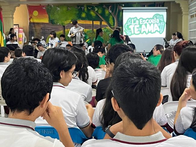 La idea de la estrategia es disminuir cualquier tipo de situación negativa en los colegios. Foto Alcaldía Neiva