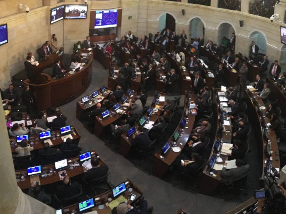 Inicia moción de censura contra Minhacienda por venta de Isagen