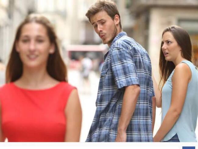 Ella es la famosa joven del meme del novio ‘distraído’