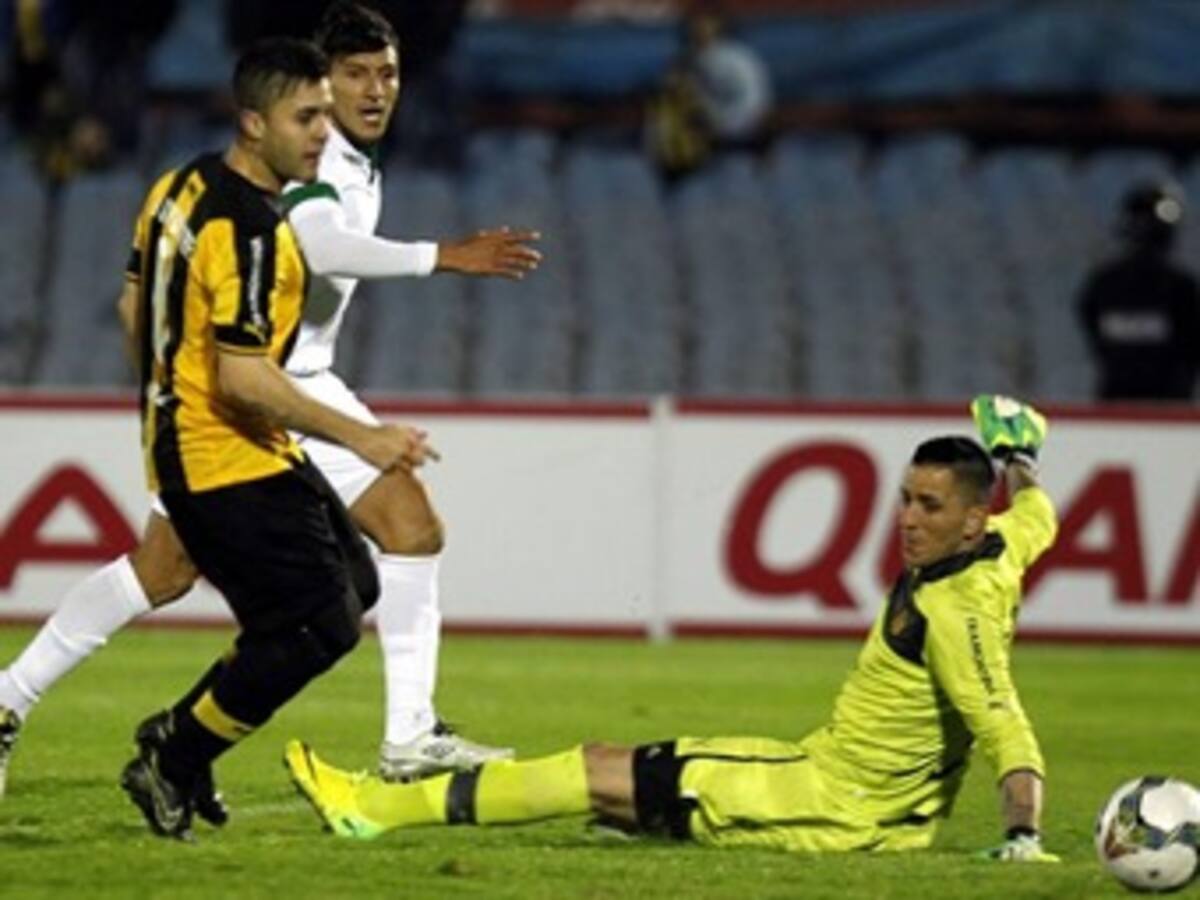 Deportivo Cali empató en su visita a Peñarol en un emotivo encuentro