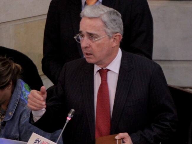 Uribe niega haber dicho que el presidente Santos compró el Nobel