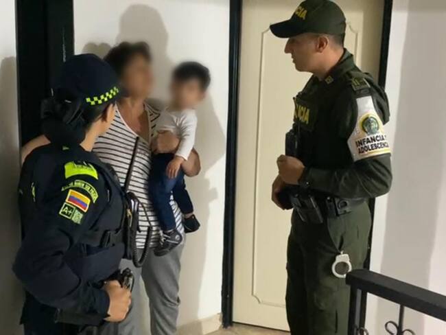 El esfuerzo de estos policías permitió que una familia en Colombia volviera a estar unida después de la angustiosa búsqueda.