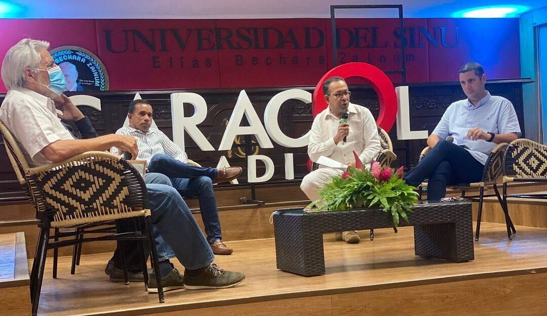 Víctor Negrete Barrera, primero de izquierda a derecha en el panel.