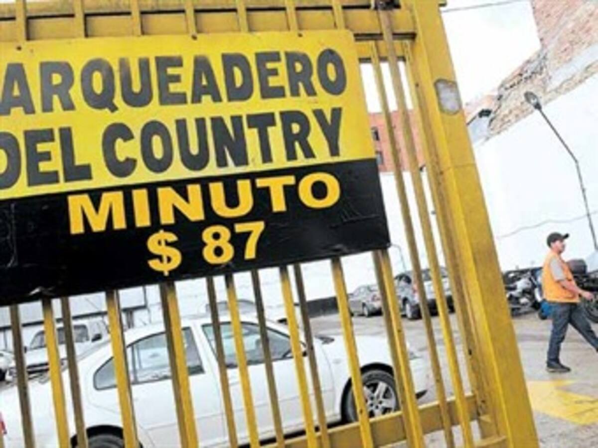 Tarifa maxima de parqueaderos en Bogotá es de $87, incluido el IVA
