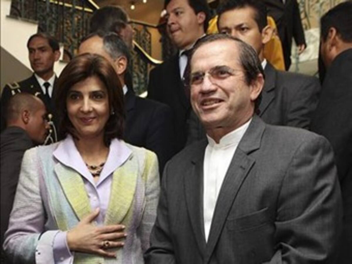 Bombardeo a las Farc en límites con Ecuador es un tema interno de Colombia: Canciller