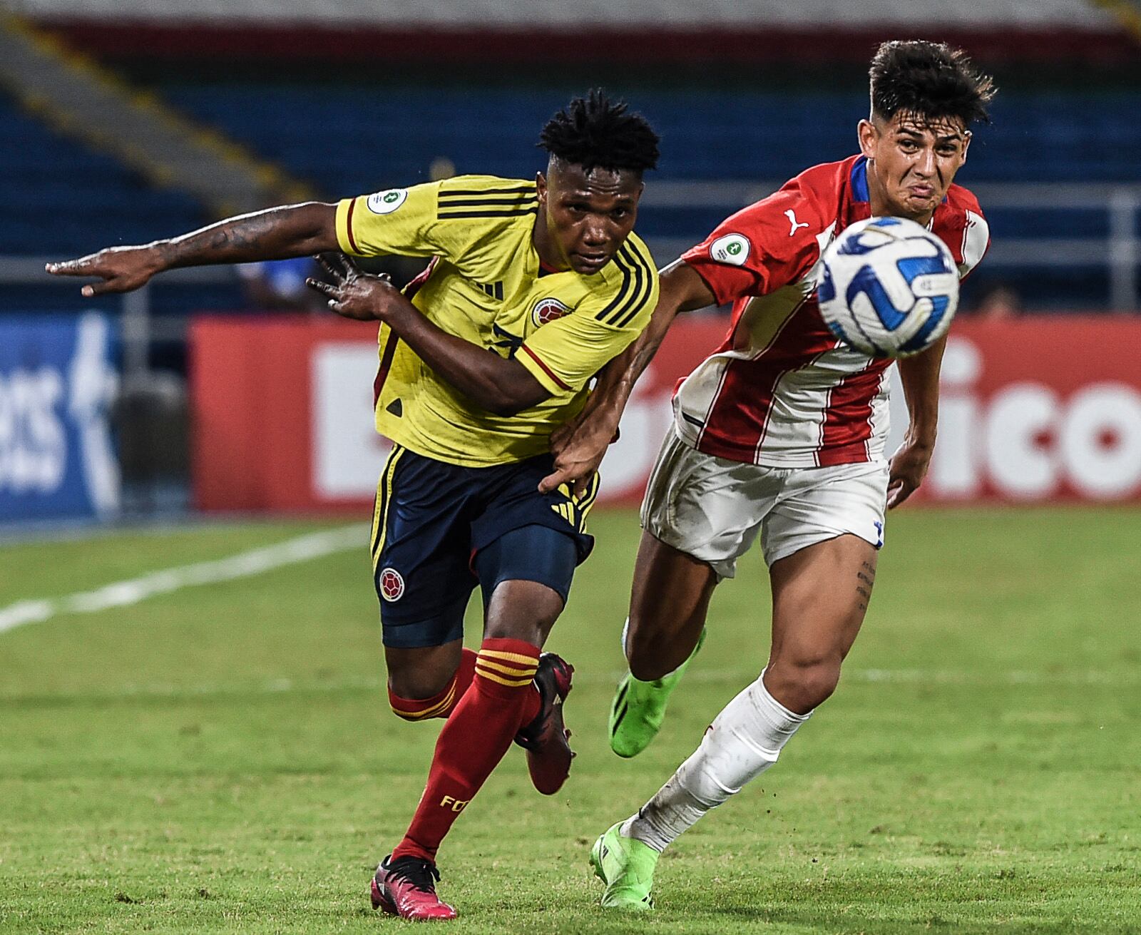 Colombia y Paraguay empataron 1-1 en la fase de grupos del Sudamericano Sub-20. (Photo by JOAQUIN SARMIENTO / AFP) (Photo by JOAQUIN SARMIENTO/AFP via Getty Images)