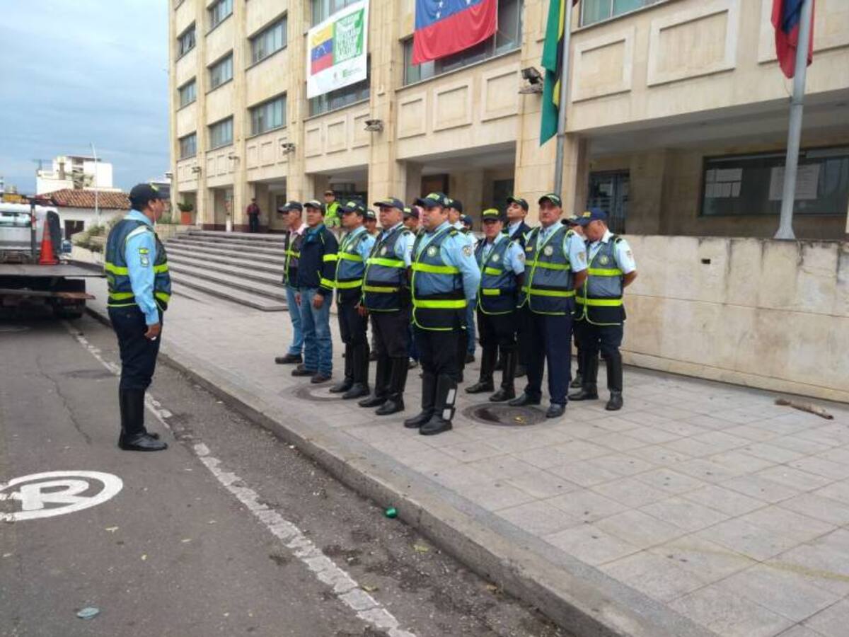 Video: En media hora inmovilizaron una docena de carros con cepos