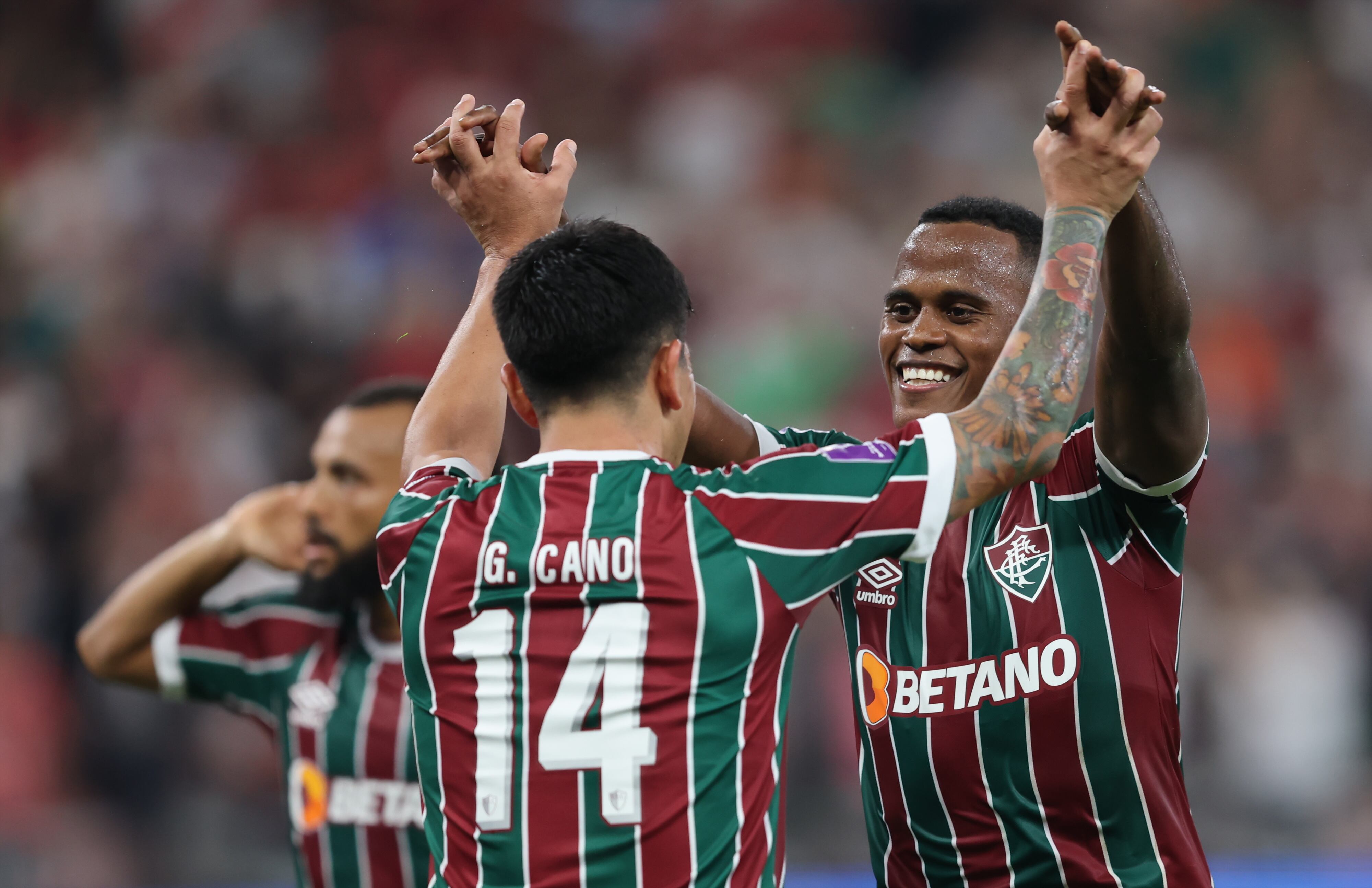 Jeddah (Saudi Arabia), 18/12/2023.- Jhon Arias (R) of Fluminense celebrates with team-mate German Cano after scoring the 1-0 during the semi final soccer match of the FIFA Club World Cup 2023 between Fluminense FC and Al Ahly in Jeddah, Saudi Arabia, 18 December 2023. (Mundial de Fútbol, Arabia Saudita) EFE/EPA/ALI HAIDER