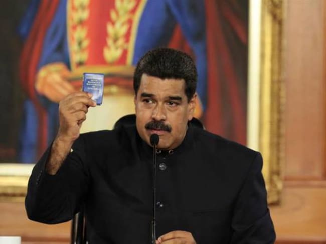“Su enemigo es Álvaro Uribe y lo va a meter preso”: Maduro a Santos