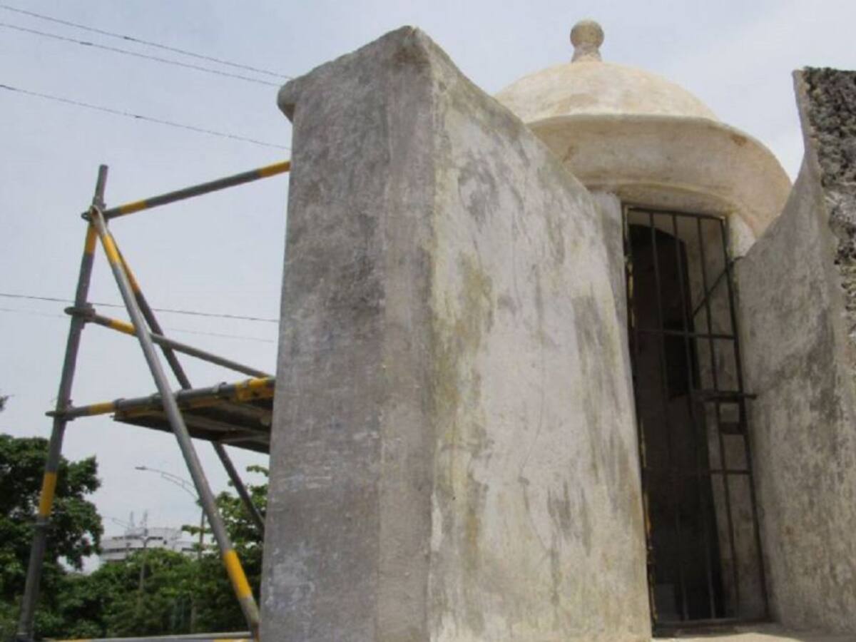 Club de Pesca retiró 100% de la pintura en el fuerte San Sebastián