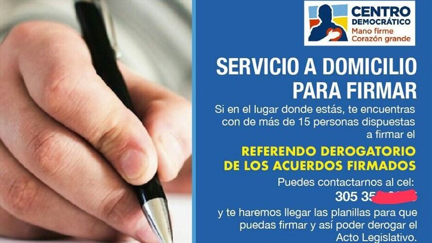 Jóvenes afines al Centro Democrático en Barranquilla ofrecen domicilio para recoger firmas. Foto: Suministrada.