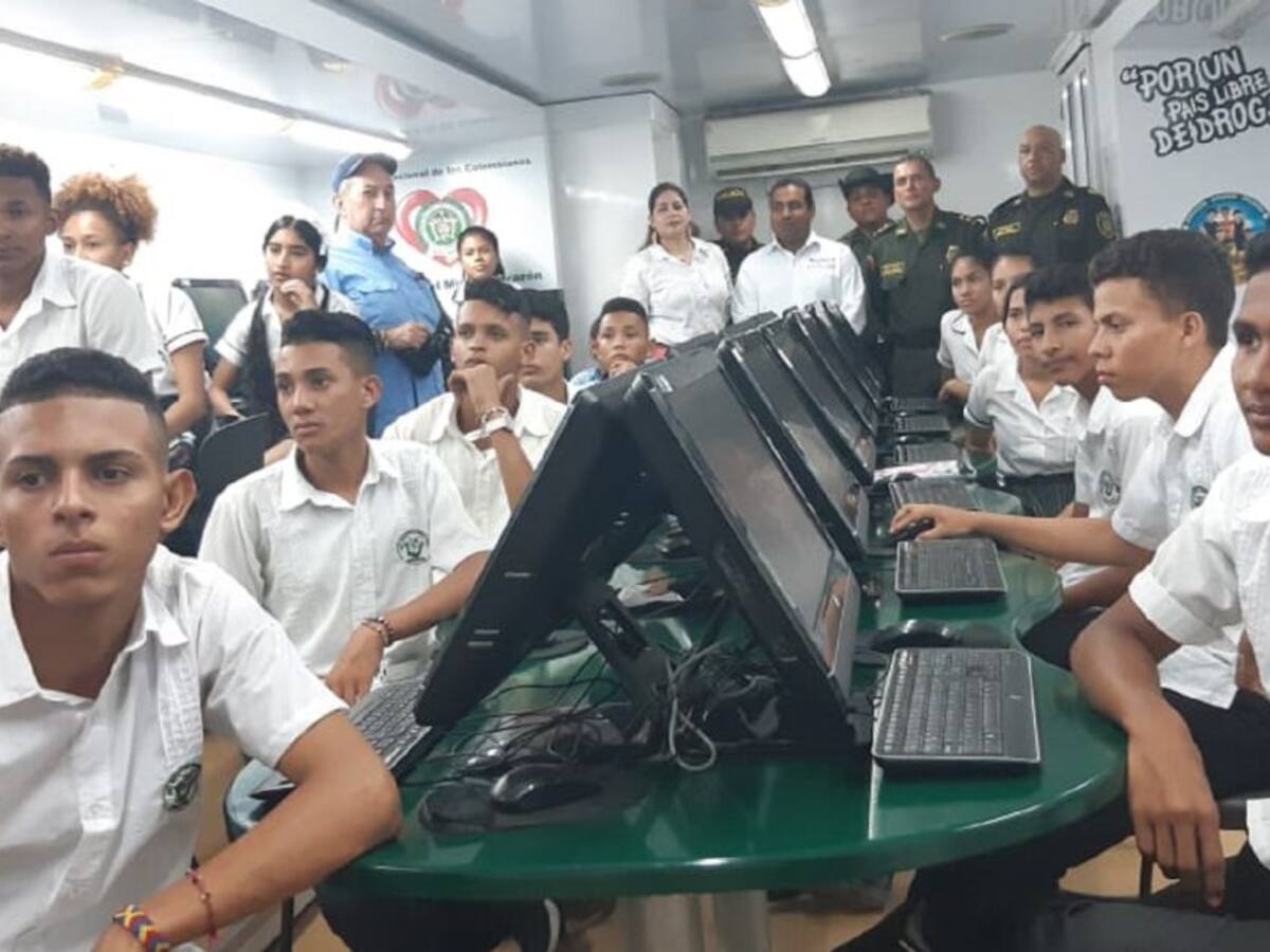Policía Antinarcóticos visitó colegios en Magangué