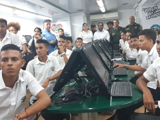 Policía Antinarcóticos visitó colegios en Magangué