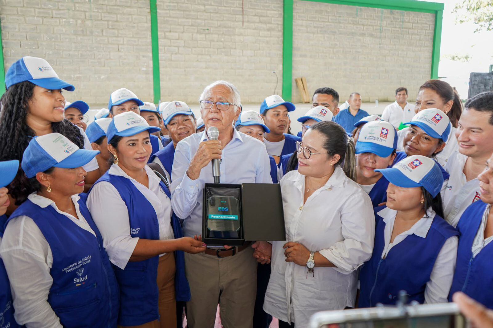 Ministro de Salud entregó el reconocimiento a EBS de Sampués.