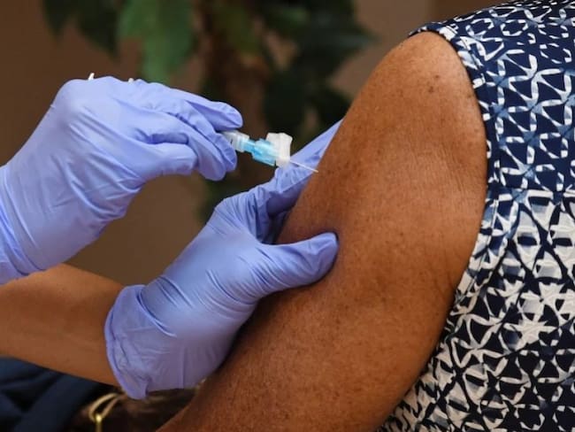 Bucaramanga inició vacunación a personas de 75 a 79 años