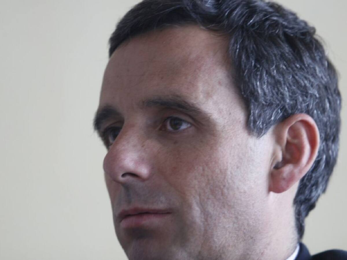 Excongresista denuncia que fue atracado con su familia en su casa