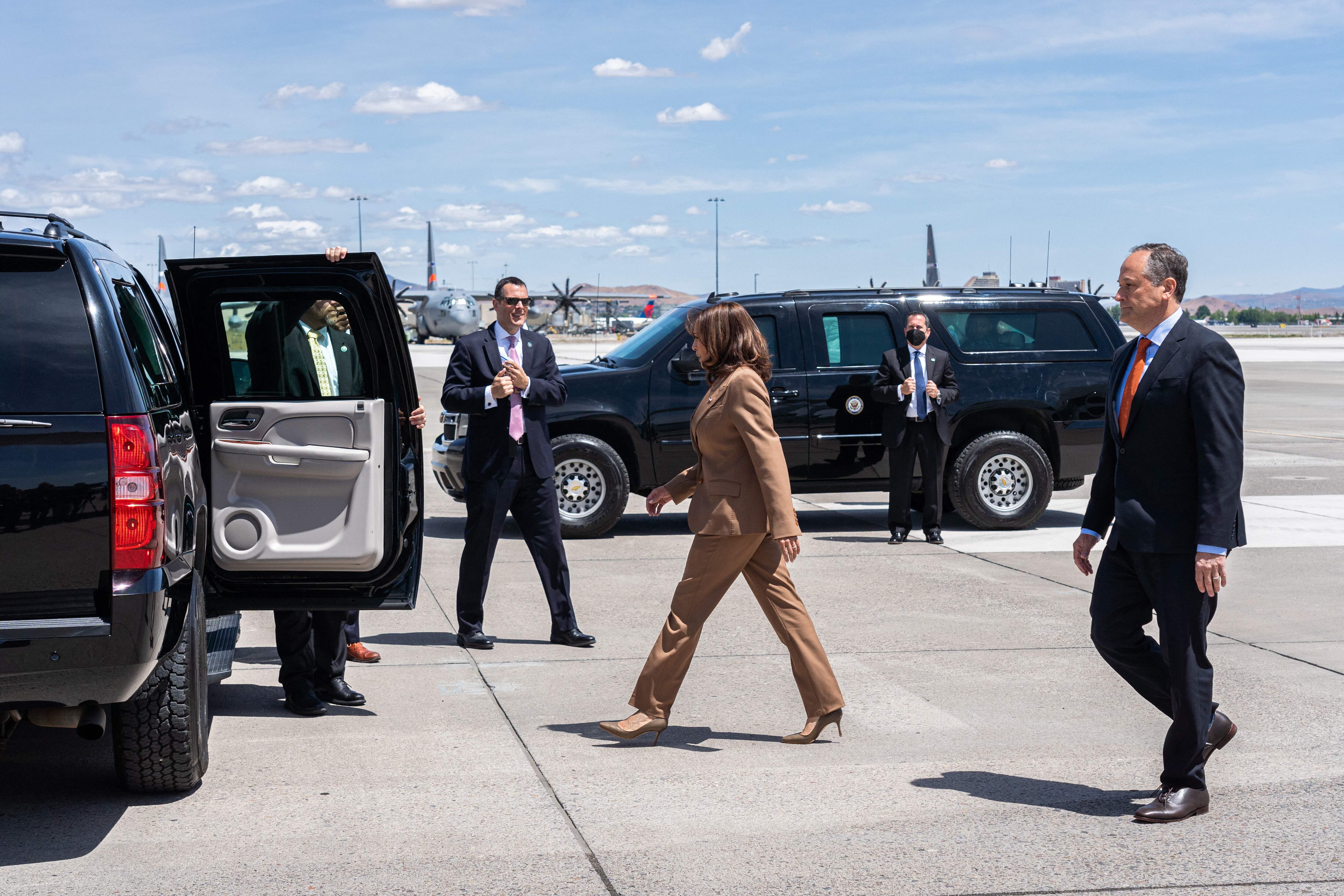 Cuestionan al Servicio Secreto tras accidente vehicular con la vicepresidenta Kamala Harris