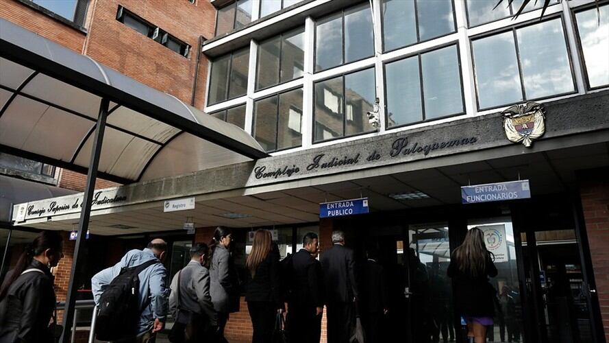 En el complejo judicial de Paloquemao se llevará a cabo la imputación de cargos en contra de los famosos constructores Carlos Alberto Solarte y Paola Fernanda Solarte. Foto: Colprensa