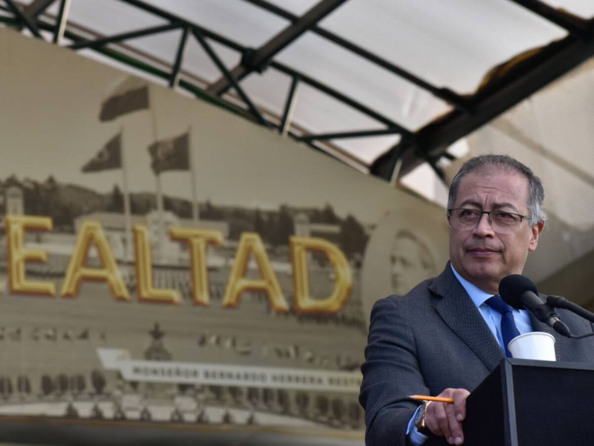 Gobierno no cuenta con aparatos de interceptación telefónica: Presidente Petro