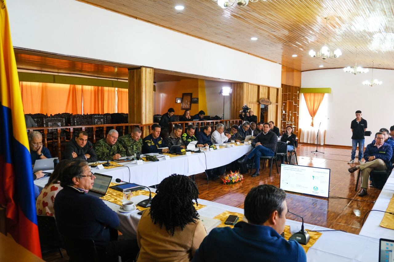 El presidente Gustavo Petro presidió un  Consejo Extraordinario de Ministros en Ipiales para estudiar medidas por la interrupción vial en el suroccidente del país.