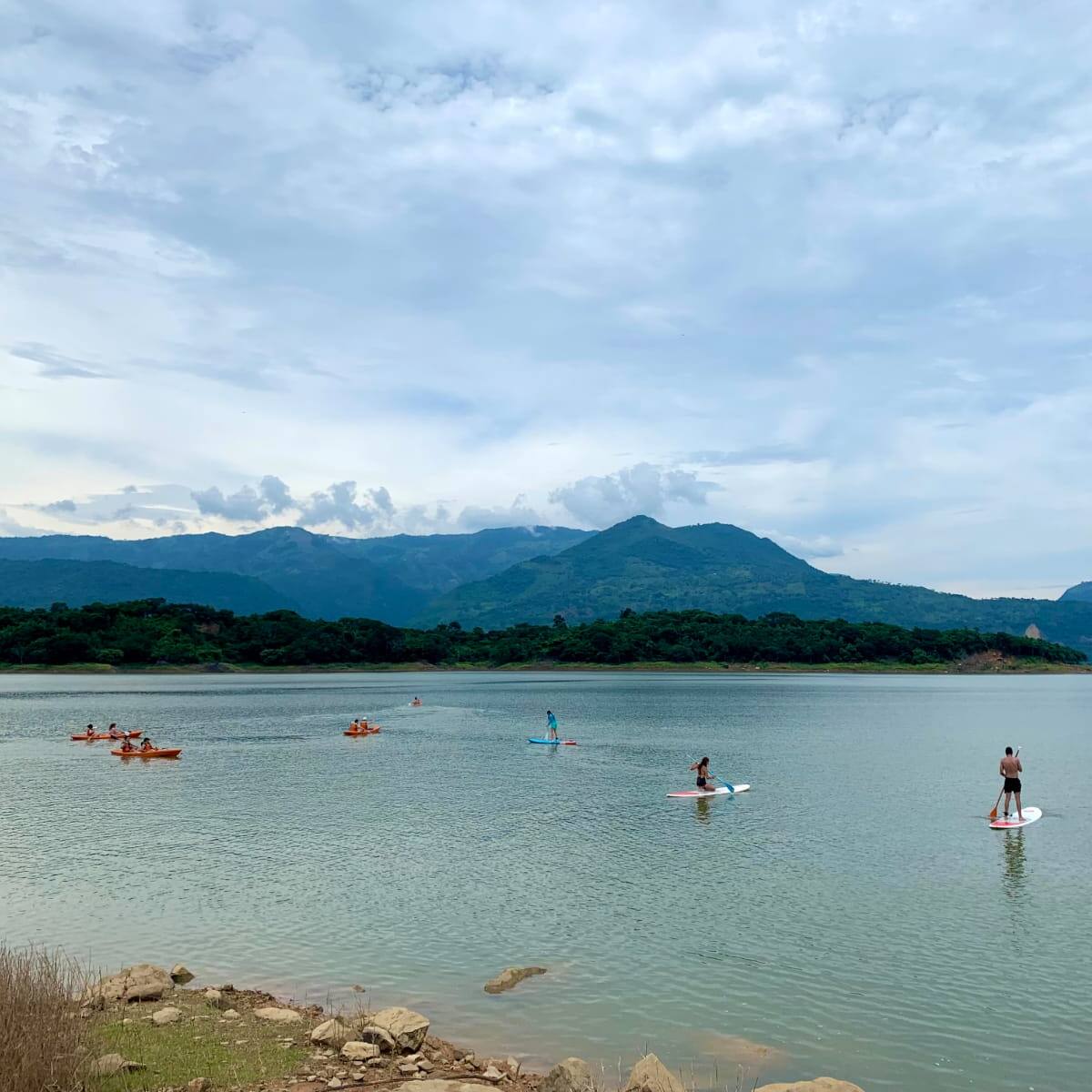 Empresas que trabajan en el embalse Topocoro presentan pérdidas tras cierre vial